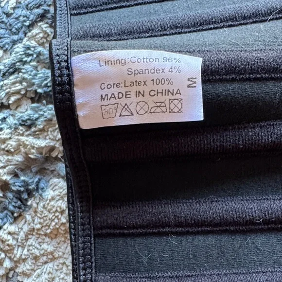 Latex Waist Trainer Faja – Size Medium – Hook & Eye Closure - Picture 4 of 4